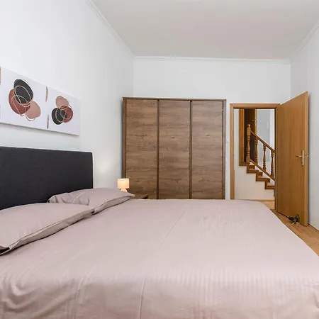 Vera House 3*